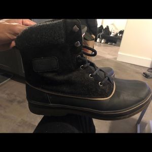 Men’s size 12 snow boots